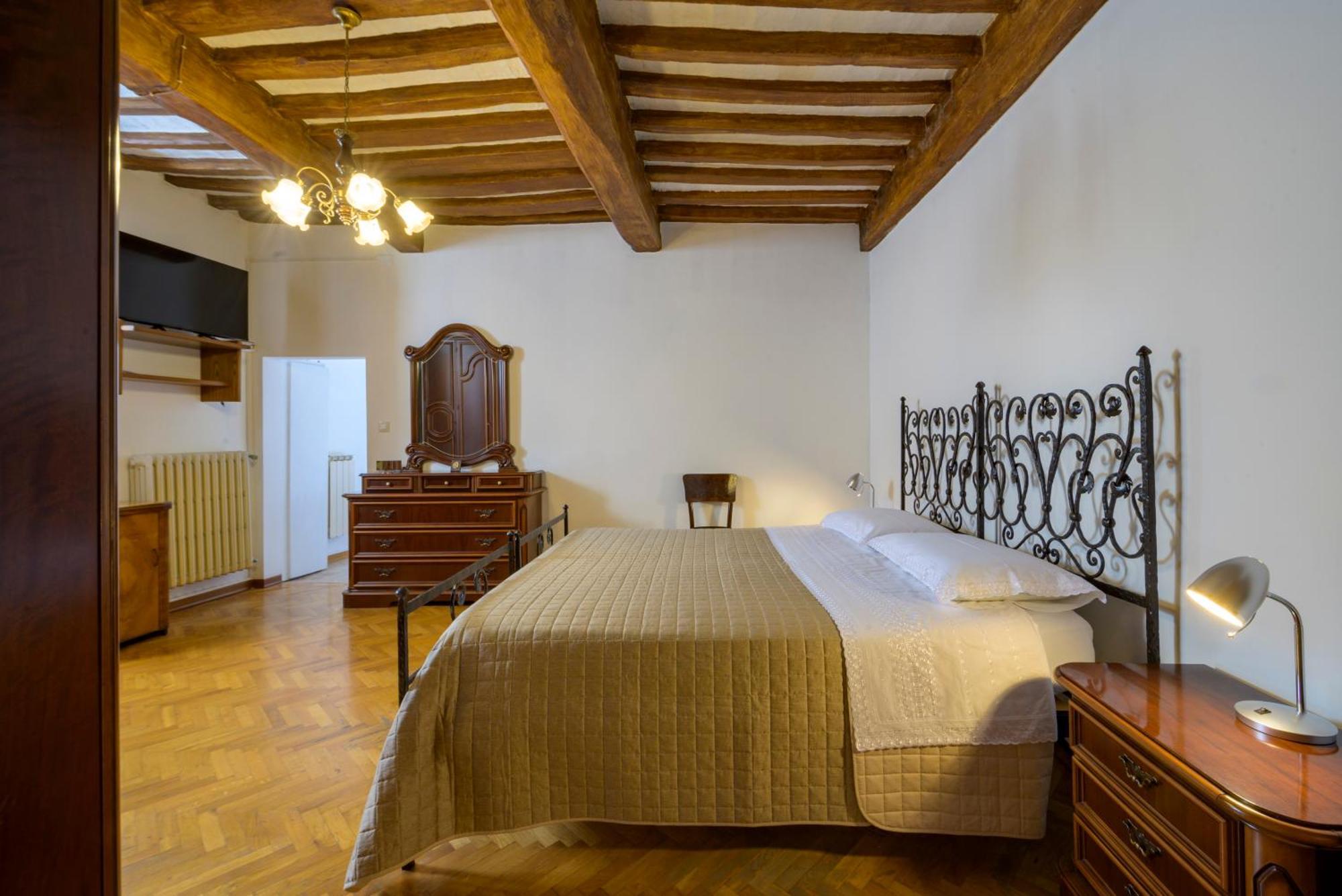 Via Mazzini 23A Apartment Губио Екстериор снимка